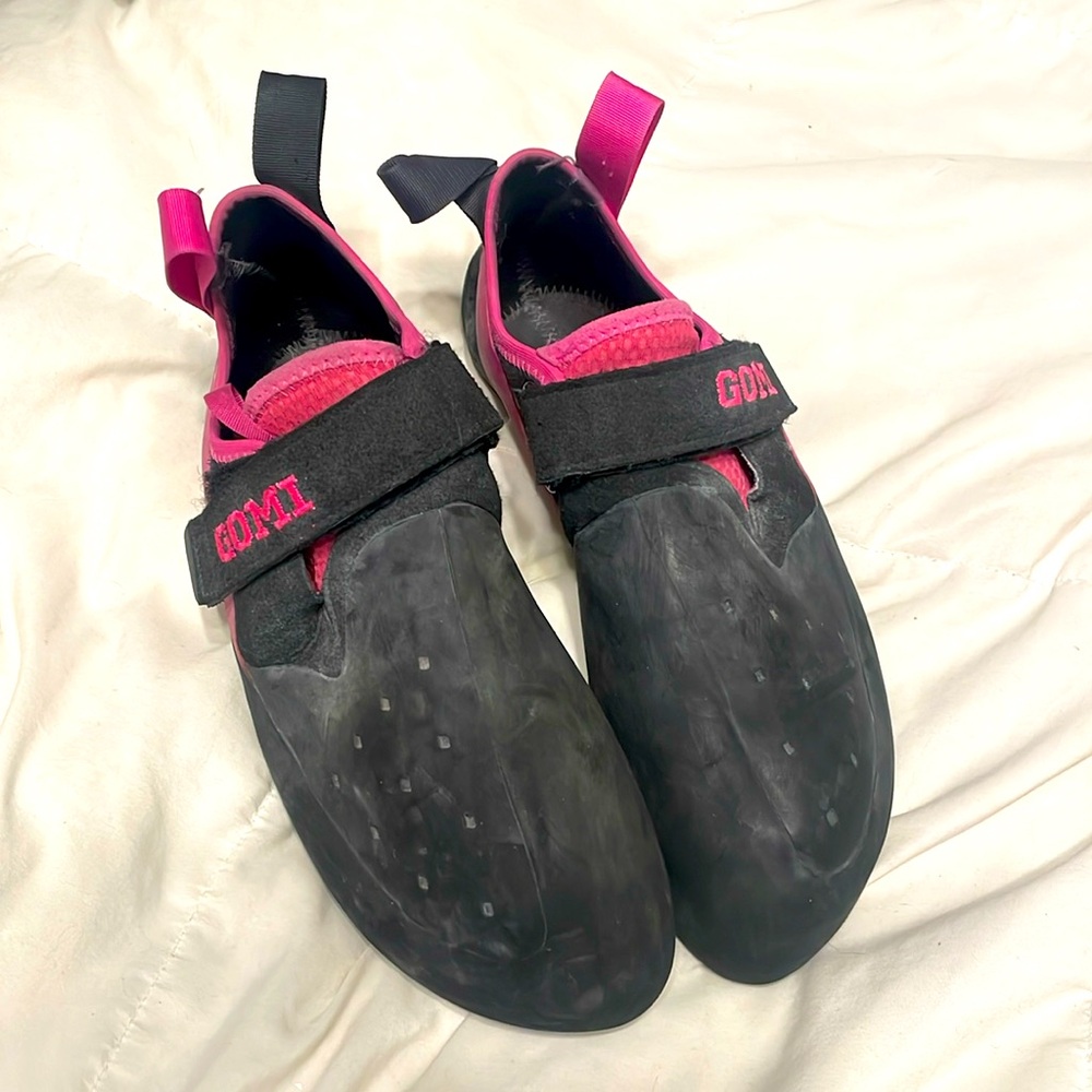 Butora Gomi Pink Climbing Shows